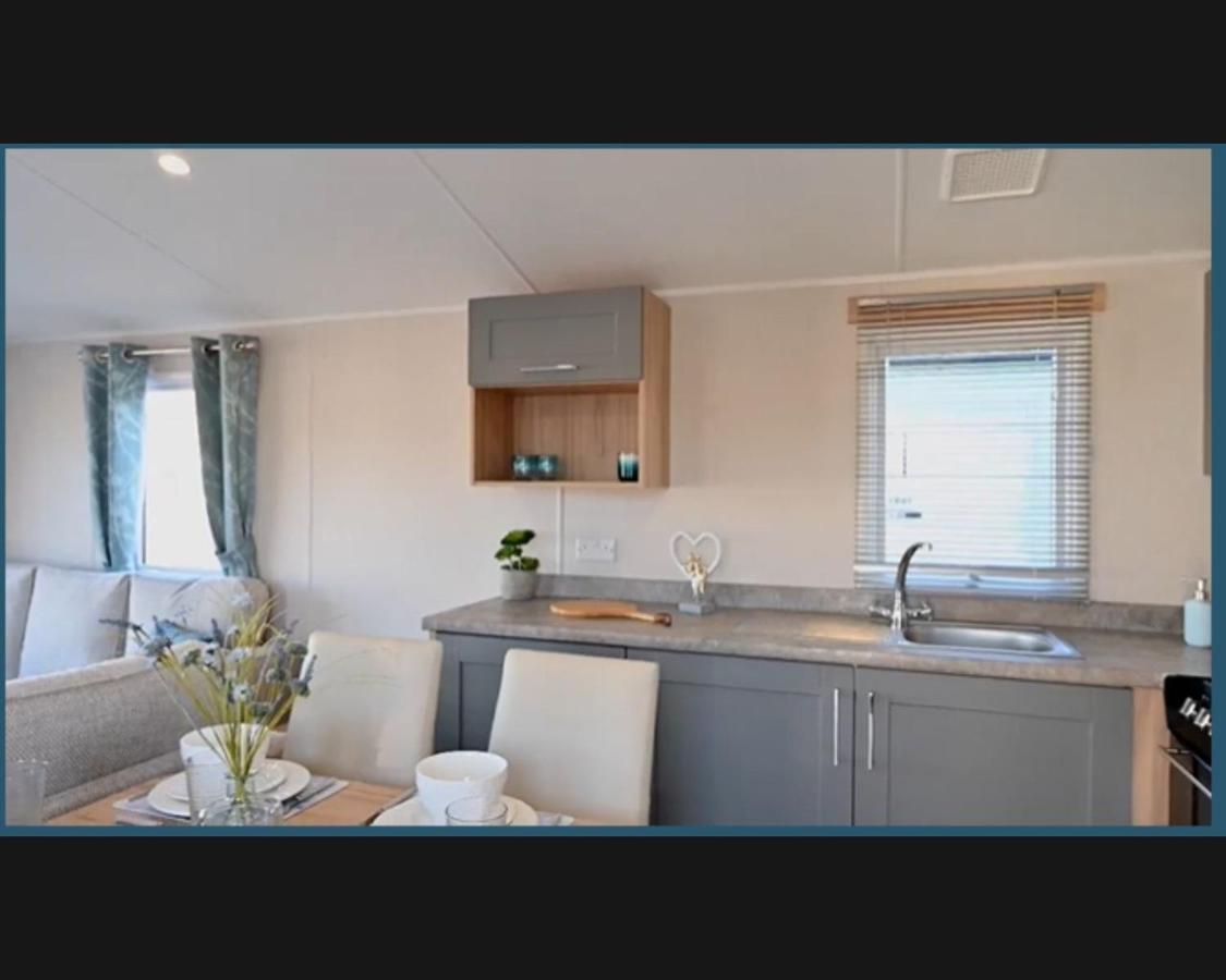 Exotic 3-Bed Caravan At Newquay Holiday Park Villa Exterior photo